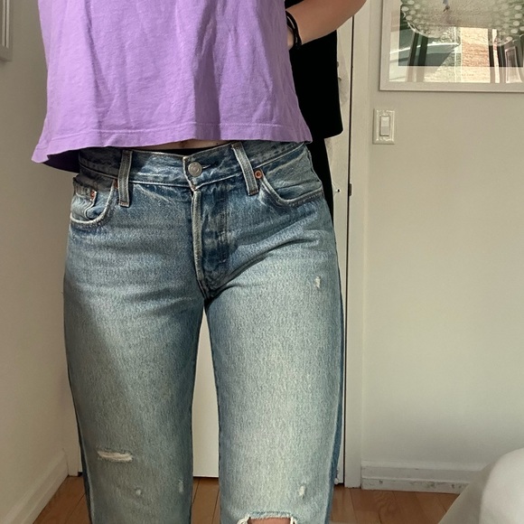 Mid-Rise Straight Leg Ripped Levis - Picture 2 of 6